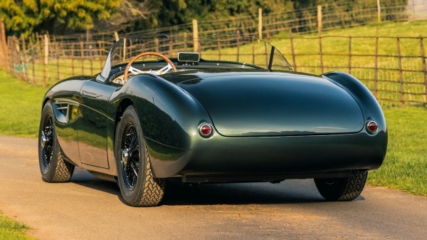 Легендарный родстер Austin-Healey 100 вернулся в виде ультрадорогого рестомода от Caton