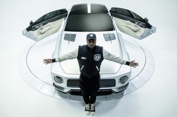 В пользу бедных: Mercedes-AMG и рэпер will.i.am представили купе The Flip с лицом «гелика»