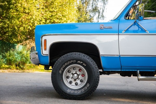 V8, рессоры и постоянный полный привод: опыт владения Chevrolet Blazer K5 1974