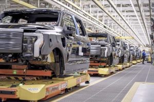 Ford остановит завод по сборке электрокаров. Кто следующий