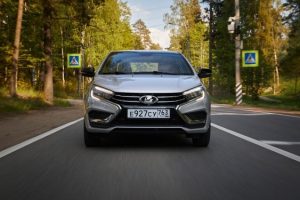 Автопилот Lada, новинки КНР, закрытие заводов и рост авторынка: итоги