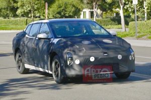 Седан Kia EV4 проходит дорожные испытания в США