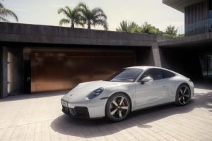 Porsche представил новый 911 Carrera S. Теперь без «механики»