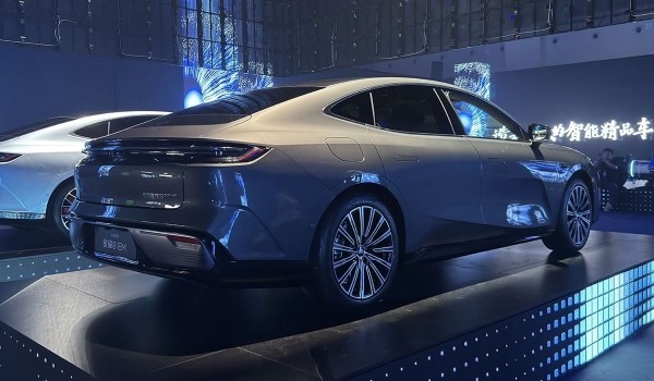 Представлен большой гибридный седан Geely Galaxy Starshine 8 EM