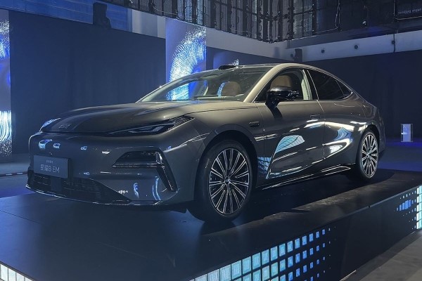 Представлен большой гибридный седан Geely Galaxy Starshine 8 EM